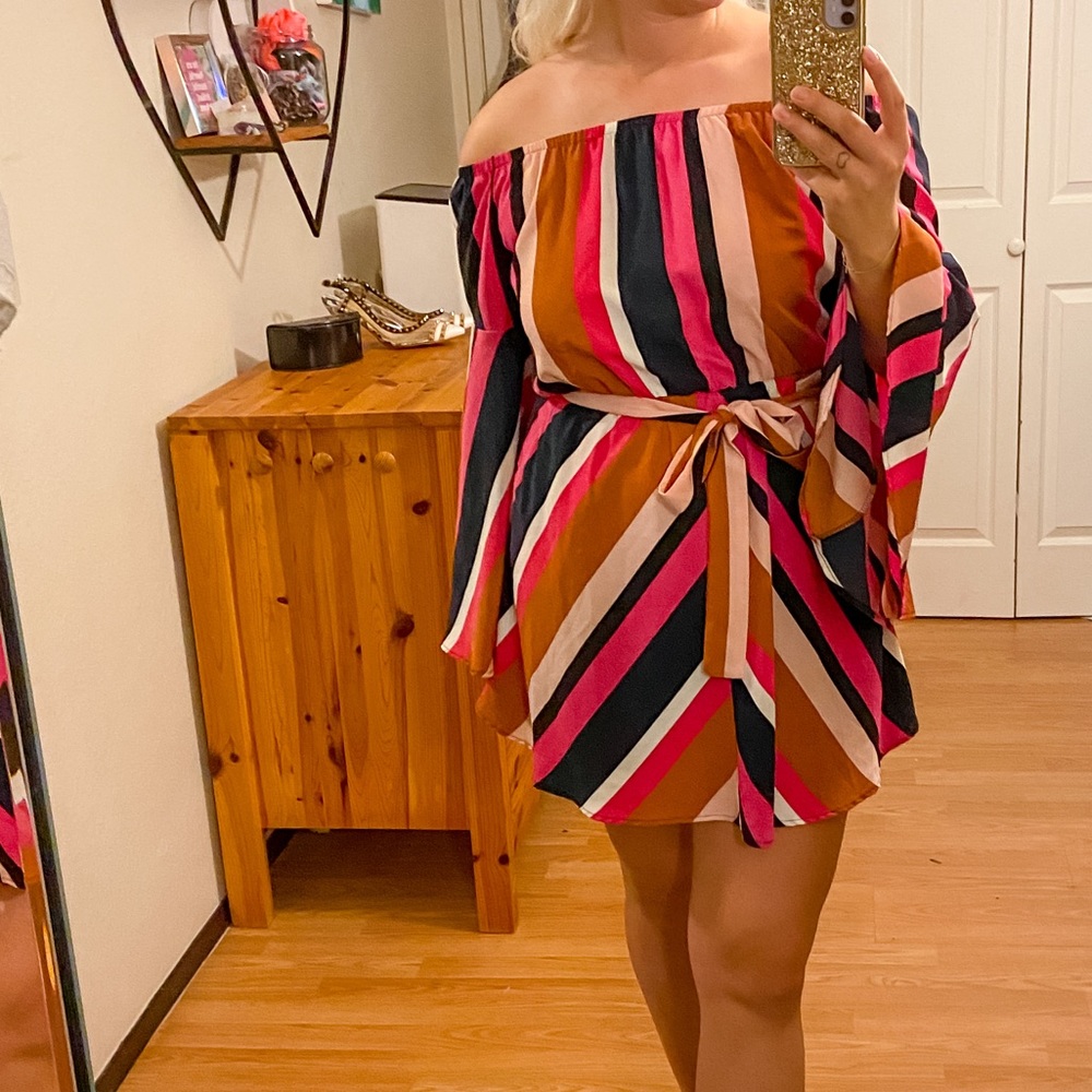 COPY - Vici Large bellsleeve stripped dress with pockets